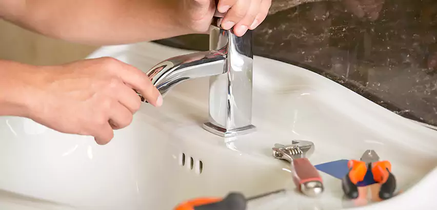 Bathtub Faucet Replacement in Mastic Beach